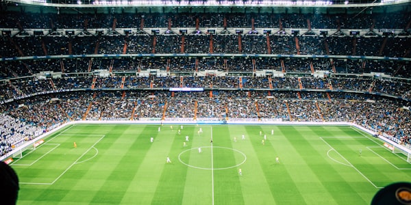 欧洲杯预选赛比赛画面 - 英格兰队球员庆祝胜利